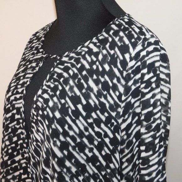 Vince Camuto Faux Wrap Deep V-Neck Blouse Size Medium Top - Picture 7 of 10